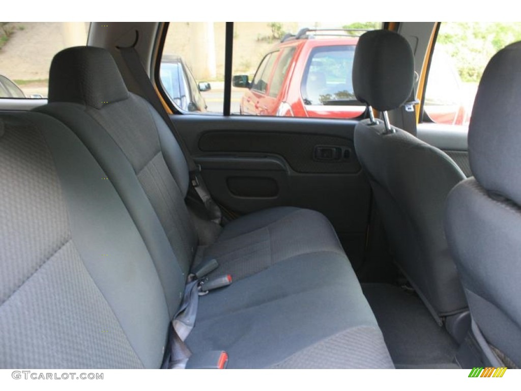 2004 Xterra XE 4x4 - Solar Yellow / Gray photo #38
