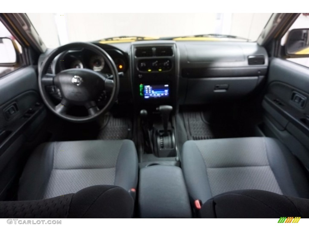 2004 Xterra SE 4x4 - Solar Yellow / Charcoal photo #30