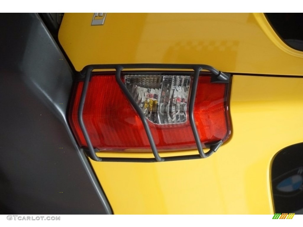 2004 Xterra SE 4x4 - Solar Yellow / Charcoal photo #64