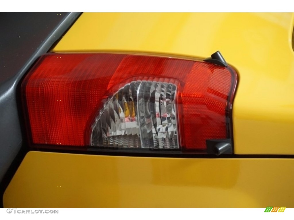 2004 Xterra SE 4x4 - Solar Yellow / Charcoal photo #65