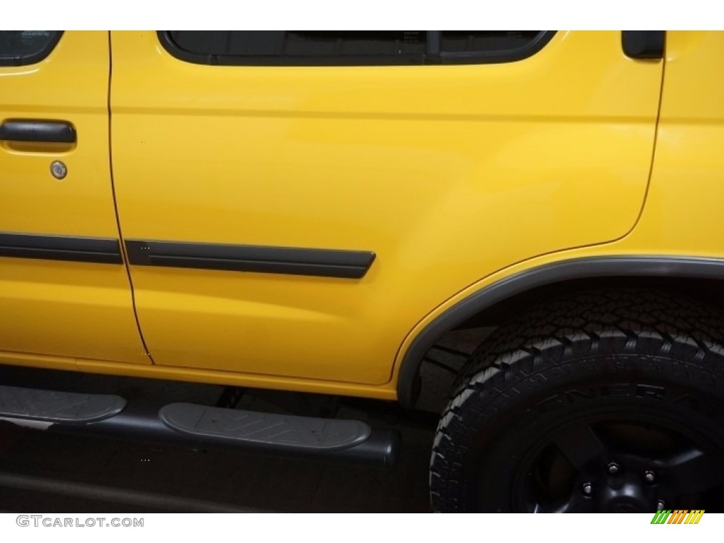 2004 Xterra SE 4x4 - Solar Yellow / Charcoal photo #72