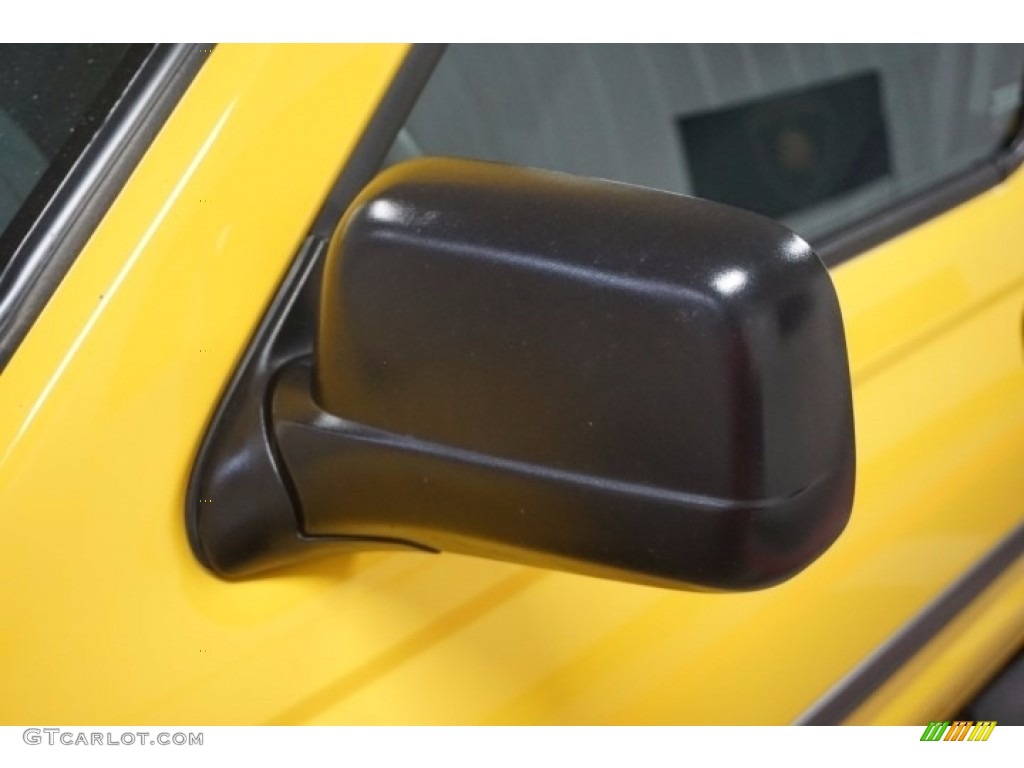 2004 Xterra SE 4x4 - Solar Yellow / Charcoal photo #75