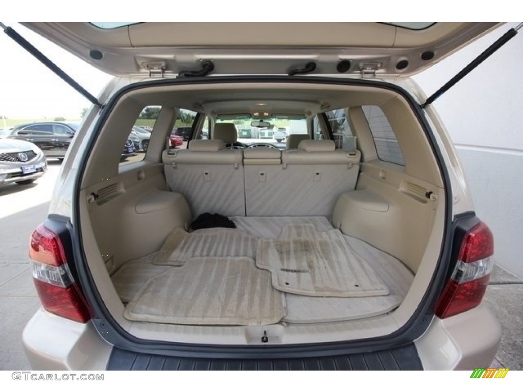 2004 Highlander V6 - Vintage Gold Metallic / Ivory photo #21
