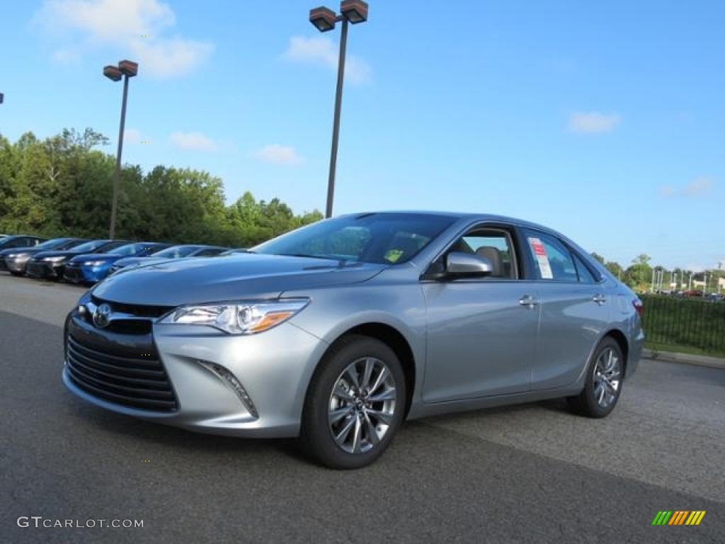 Celestial Silver Metallic 2017 Toyota Camry XLE Exterior Photo #115041155