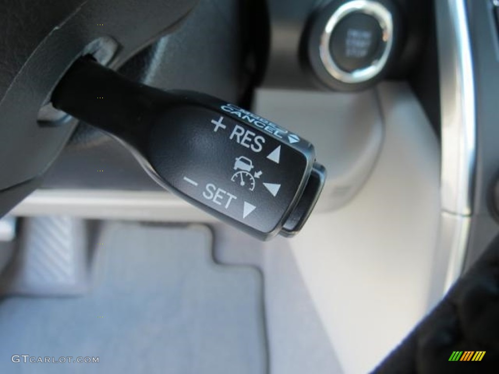 2017 Toyota Camry XLE Controls Photo #115041440