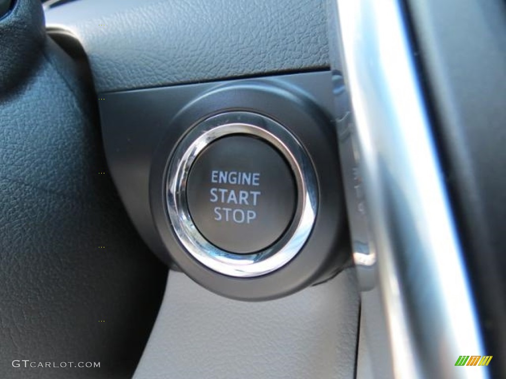 2017 Toyota Camry XLE Controls Photo #115041512