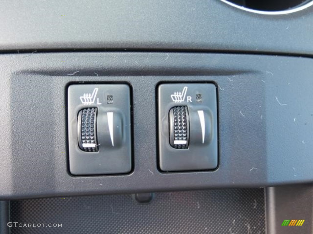 2017 Toyota Camry XLE Controls Photo #115041557