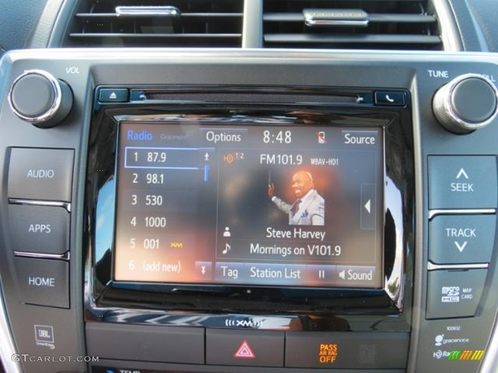 2017 Toyota Camry XLE Controls Photo #115041608