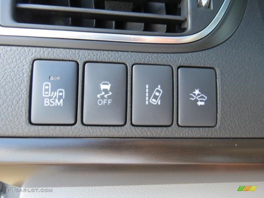 2017 Toyota Camry XLE Controls Photo #115041659