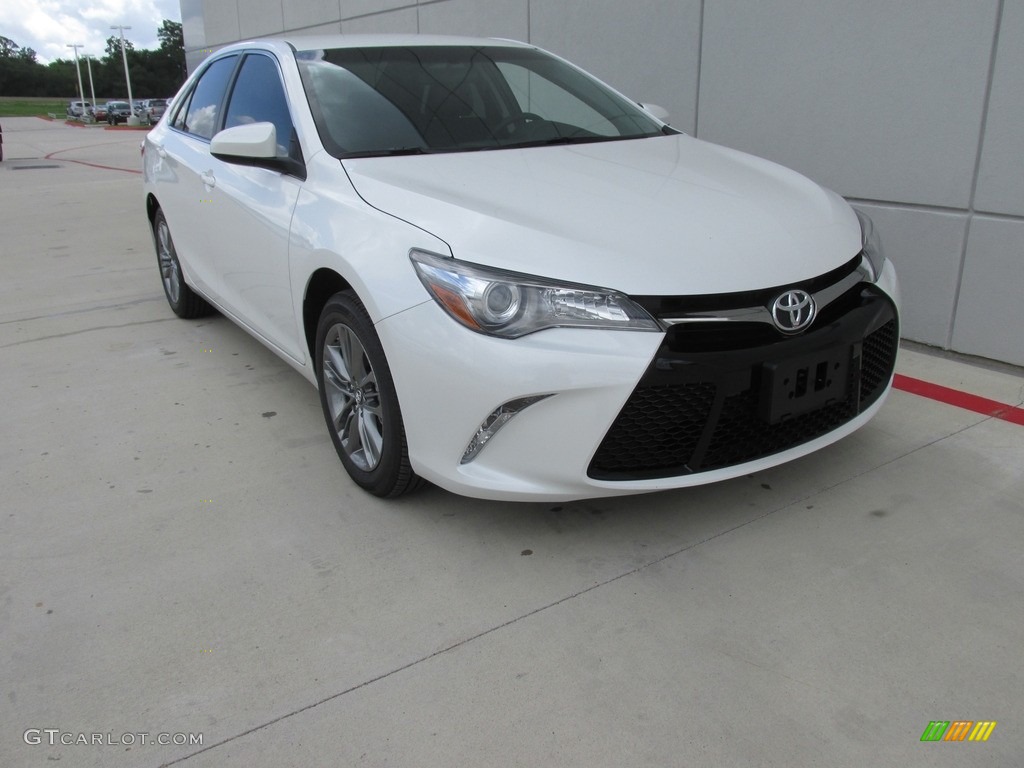 Blizzard White Pearl 2017 Toyota Camry SE Exterior Photo #115048512