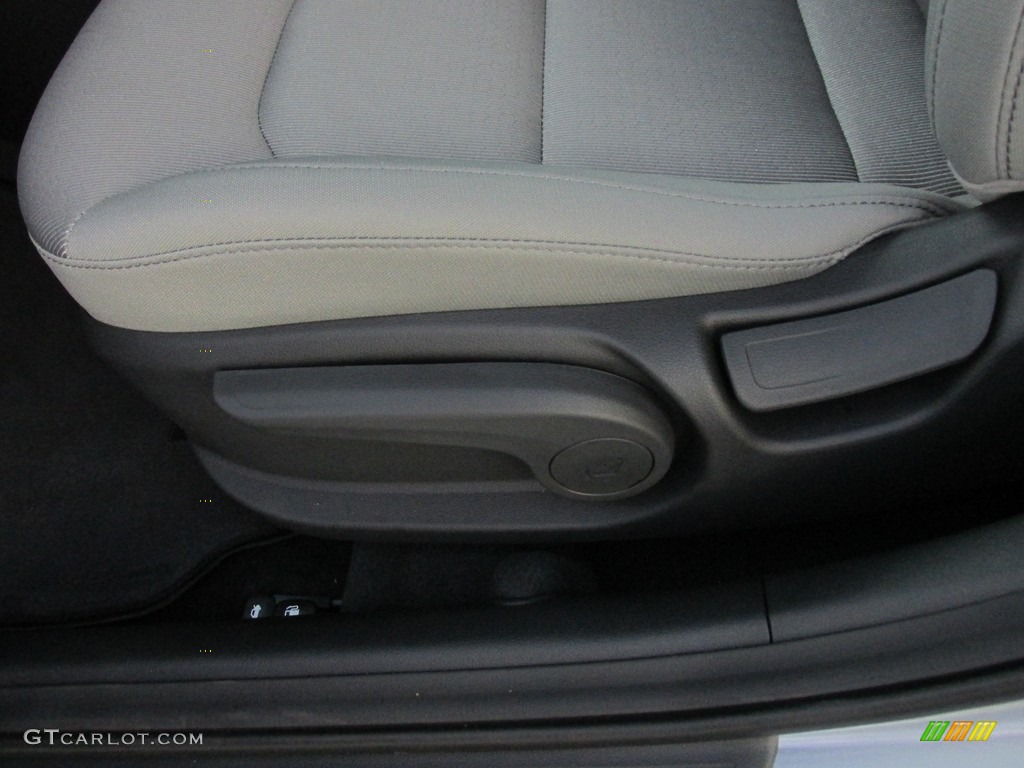 2017 Elantra SE - Gray / Gray photo #22