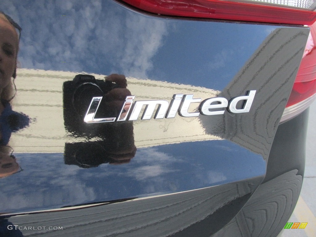 2017 Elantra Limited - Black / Black photo #15