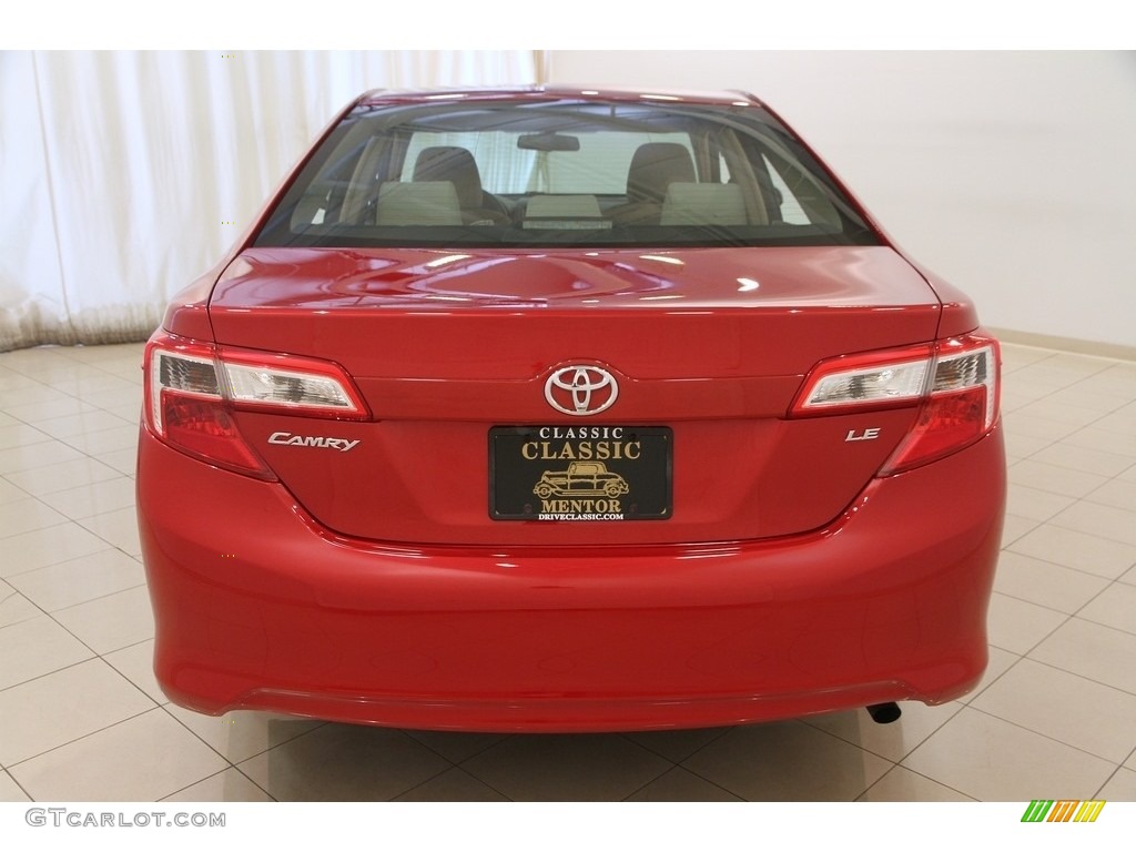 2013 Camry LE - Barcelona Red Metallic / Ivory photo #24