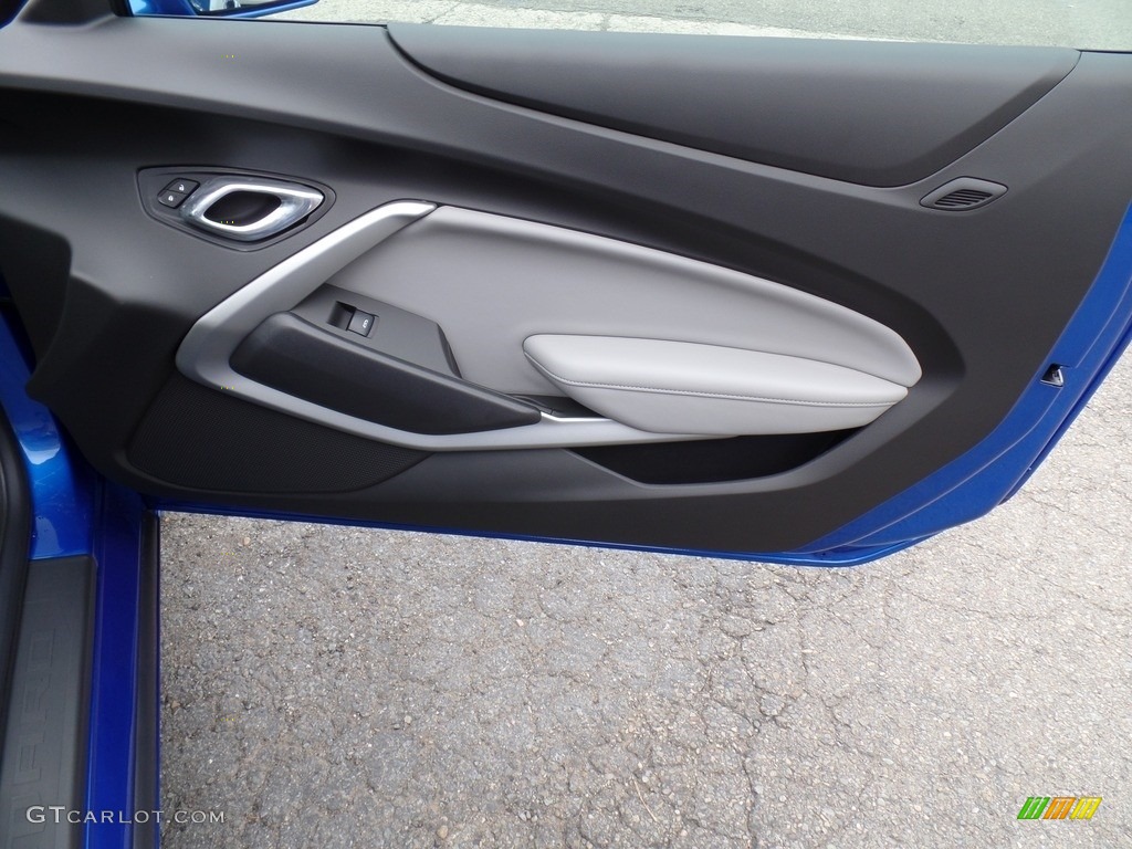 2017 Chevrolet Camaro LT Coupe Medium Ash Gray Door Panel Photo #115061103