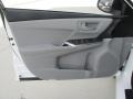 Super White - Camry SE Photo No. 19