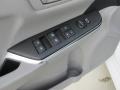 Super White - Camry SE Photo No. 20