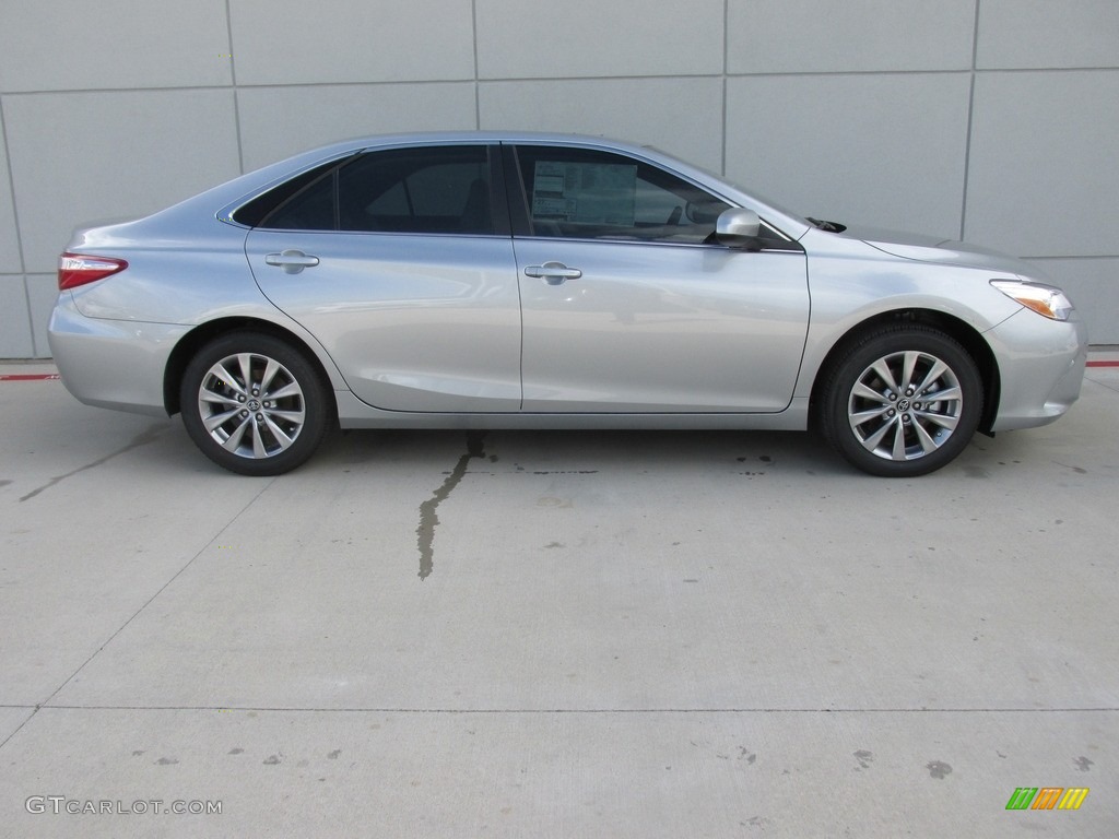 Celestial Silver Metallic 2017 Toyota Camry XLE Exterior Photo #115062633