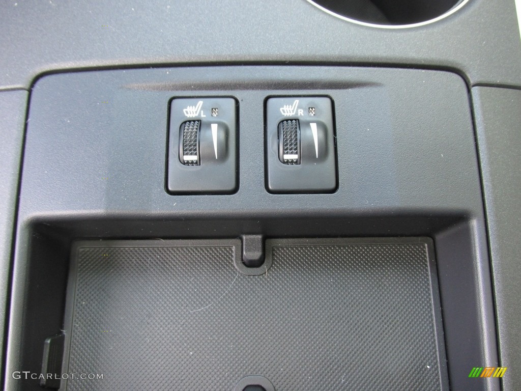 2017 Toyota Camry XLE Controls Photo #115063161