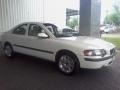 White - S60 2.4T Photo No. 4