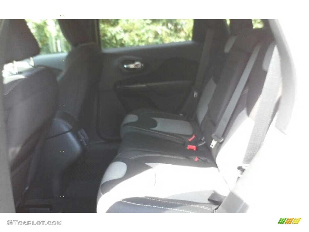 2017 Cherokee Sport Altitude - Bright White / Black photo #10