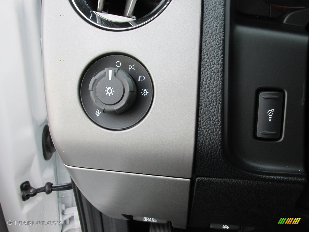 2017 Ford Expedition Limited Controls Photo #115087679