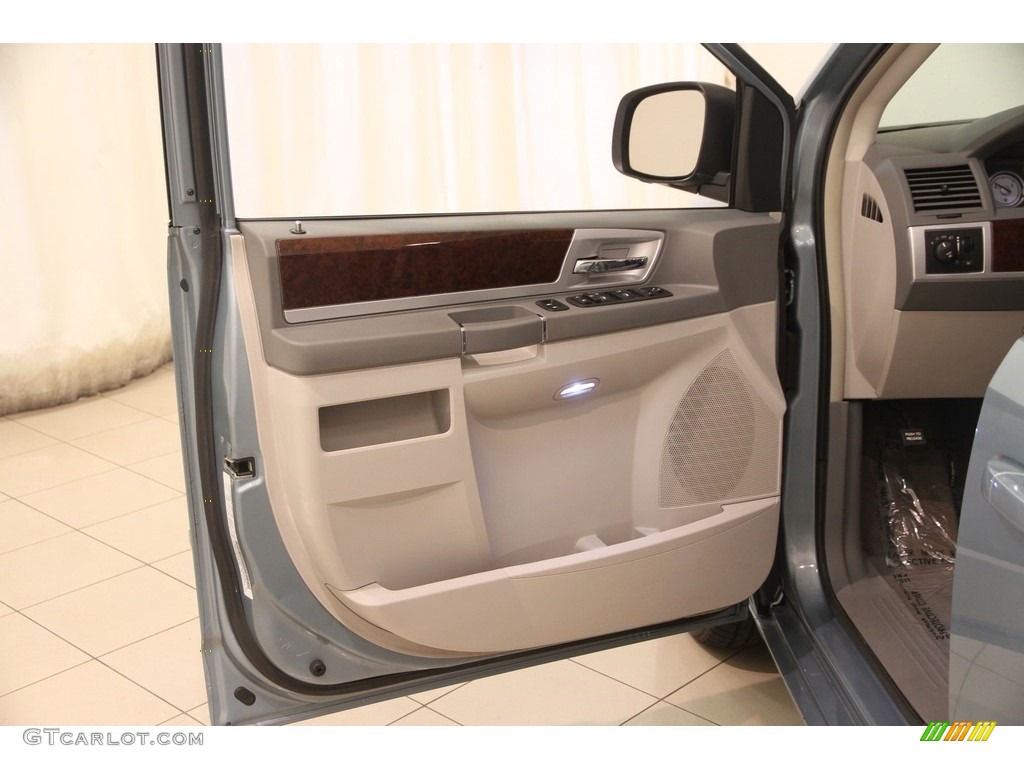 2010 Town & Country Touring - Clearwater Blue Pearl / Medium Slate Gray/Light Shale photo #4