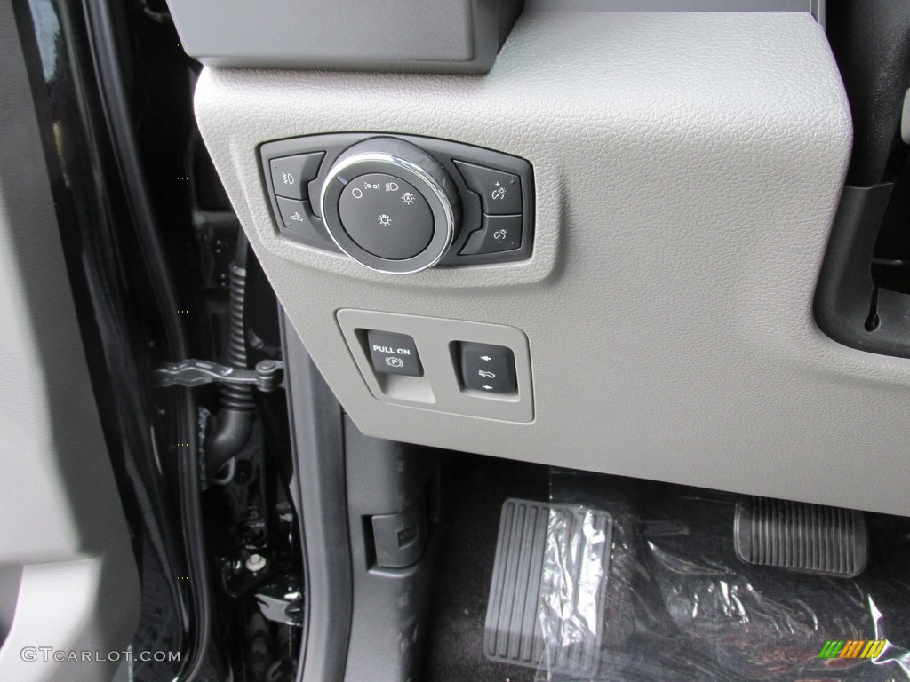 2016 F150 XLT SuperCrew 4x4 - Shadow Black / Medium Earth Gray photo #35