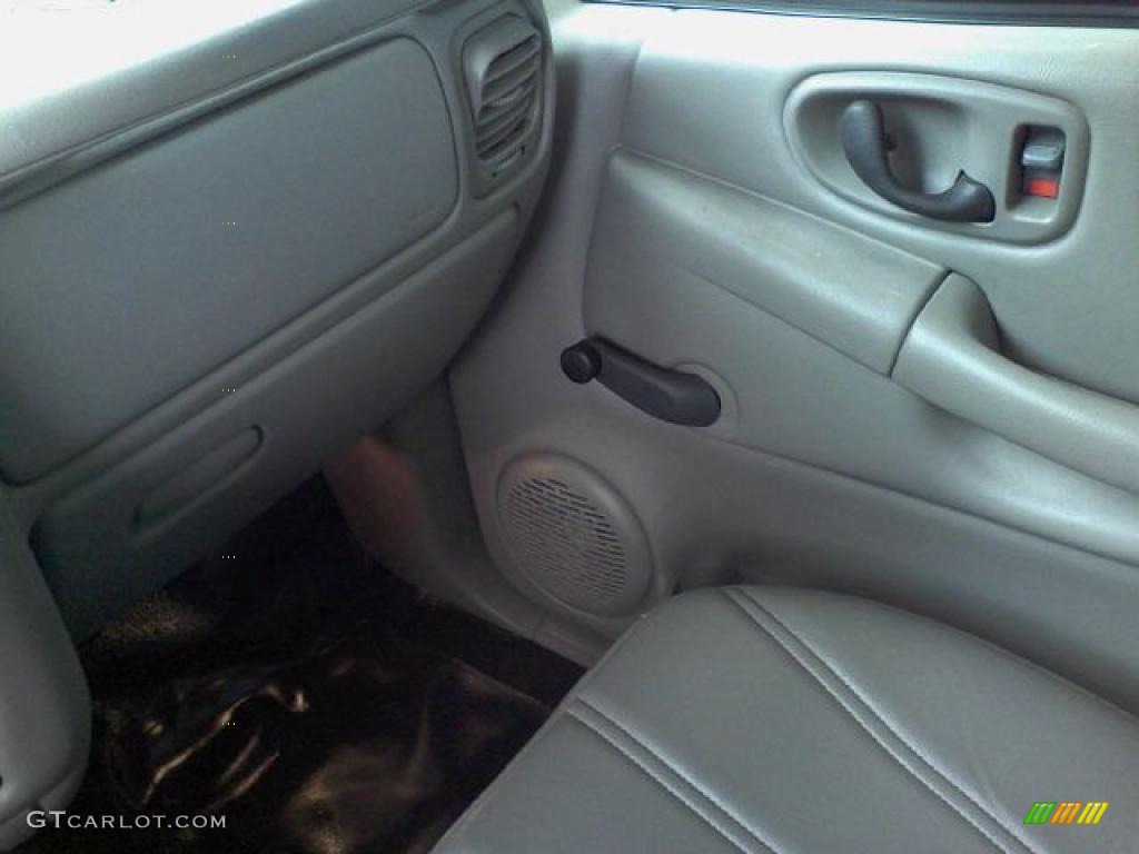 2000 S10 Regular Cab - Summit White / Medium Gray photo #10