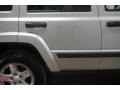 2006 Bright Silver Metallic Jeep Commander 4x4  photo #63