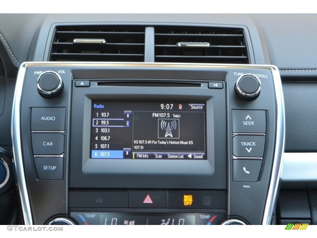2017 Toyota Camry Hybrid SE Controls Photo #115098275