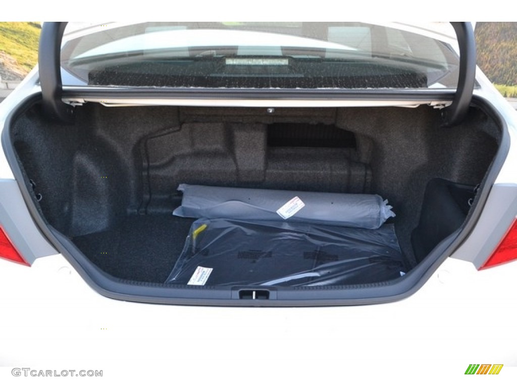 2017 Toyota Camry Hybrid SE Trunk Photo #115098311