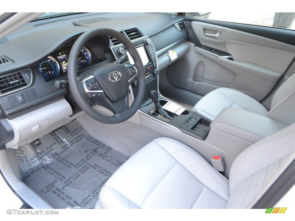 Ash Interior 2017 Toyota Camry Hybrid XLE Photo #115098467