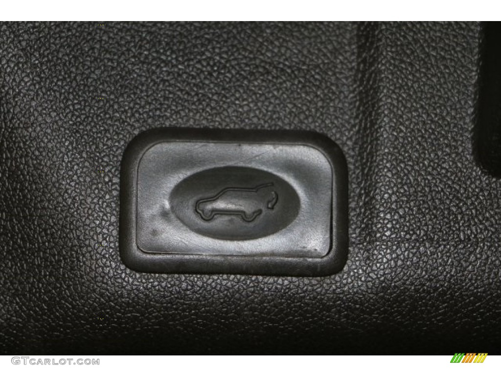 2007 Outlook XR AWD - Red Jewel / Black photo #41