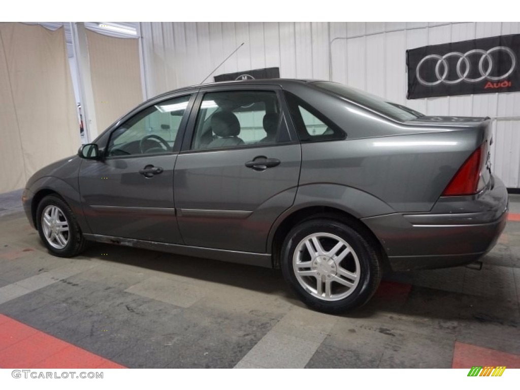 2003 Focus SE Sedan - Liquid Grey Metallic / Medium Graphite photo #11