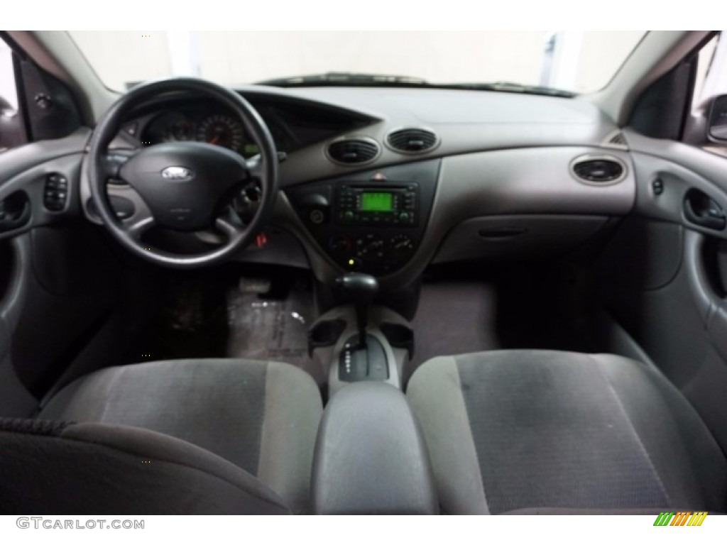 2003 Focus SE Sedan - Liquid Grey Metallic / Medium Graphite photo #25