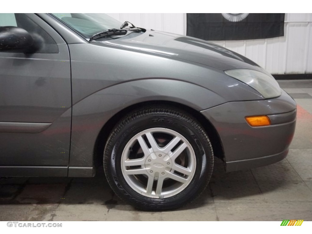 2003 Focus SE Sedan - Liquid Grey Metallic / Medium Graphite photo #46