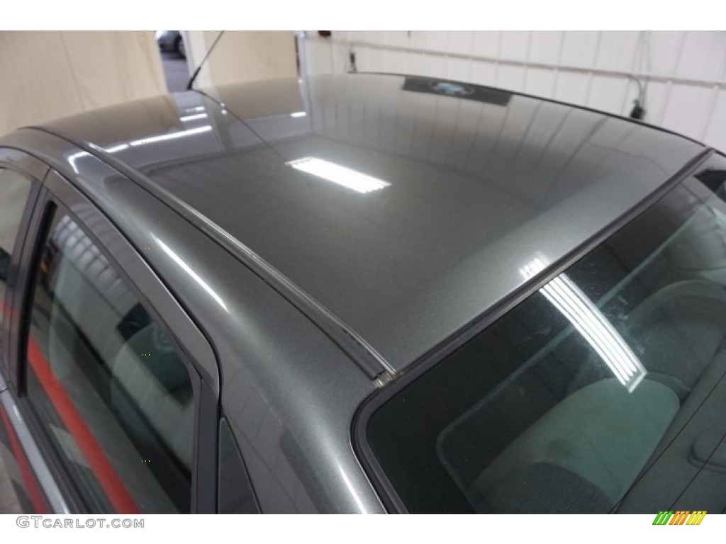 2003 Focus SE Sedan - Liquid Grey Metallic / Medium Graphite photo #82