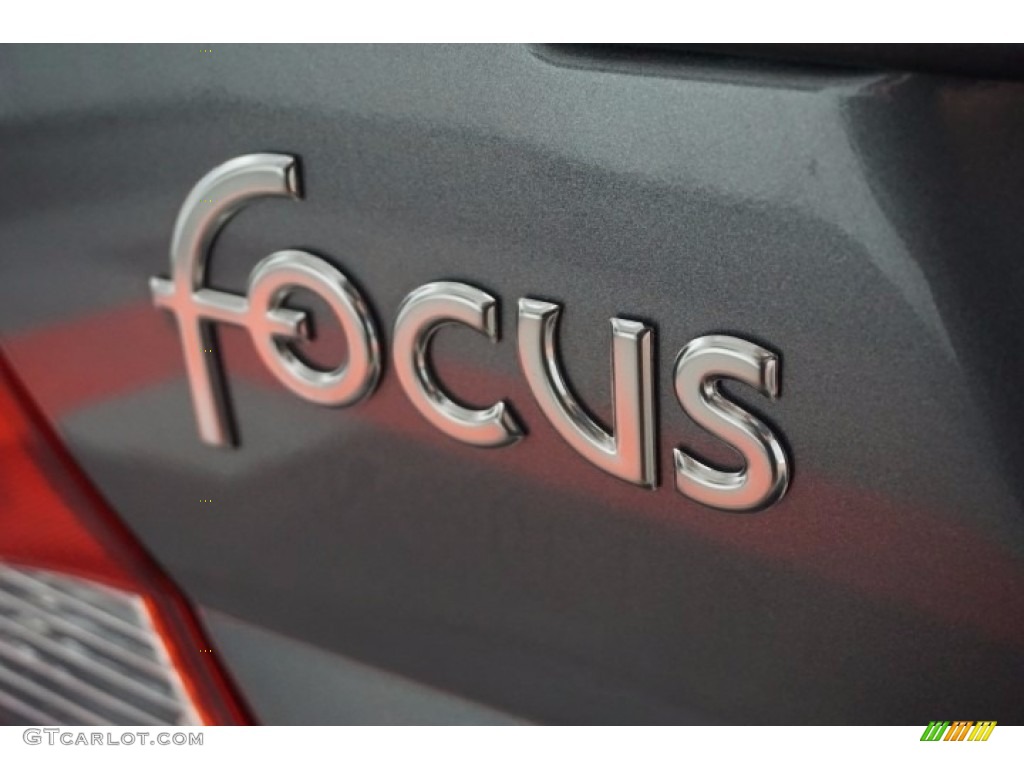 2003 Focus SE Sedan - Liquid Grey Metallic / Medium Graphite photo #88