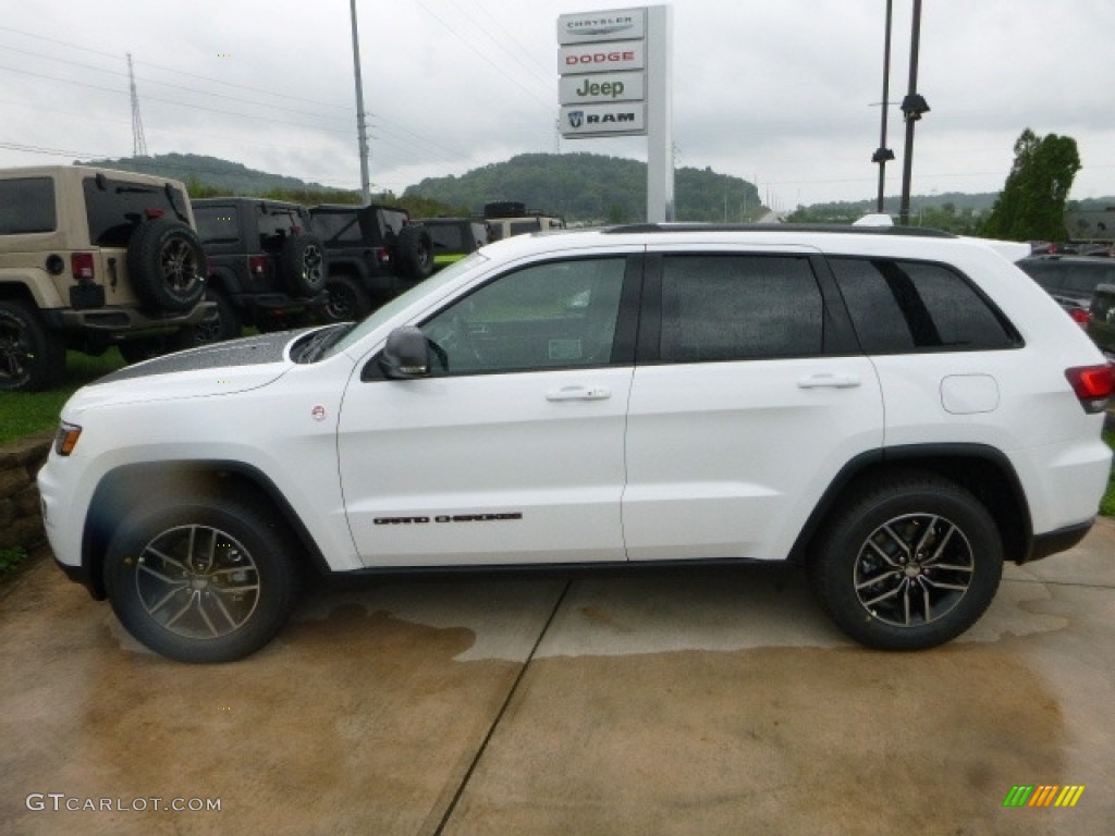 2017 Grand Cherokee Trailhawk 4x4 - Bright White / Black photo #3