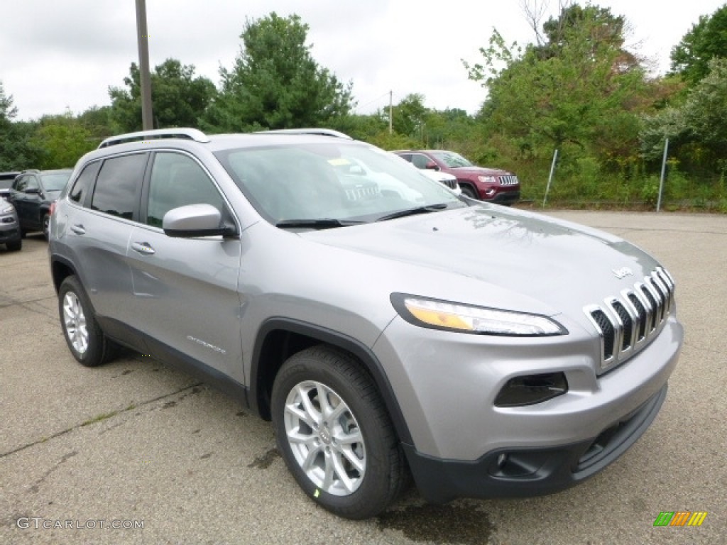 2017 Cherokee Latitude - Billet Silver Metallic / Black photo #11