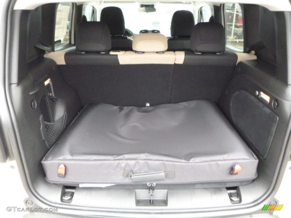 2016 Renegade Latitude 4x4 - Alpine White / Black/Sandstorm photo #6