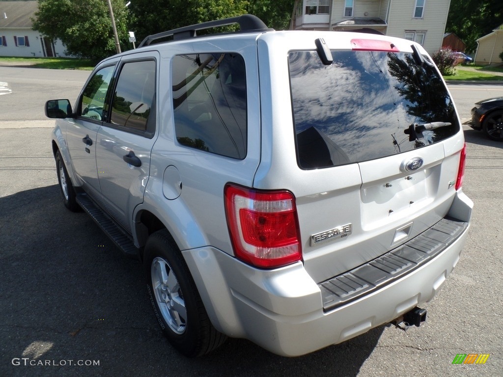 2010 Escape XLT V6 4WD - Ingot Silver Metallic / Stone photo #7