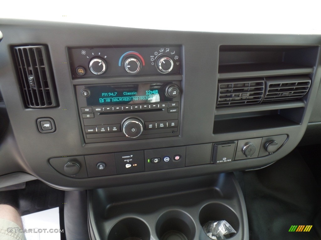 2017 Chevrolet Express 2500 Cargo WT Controls Photo #115126314