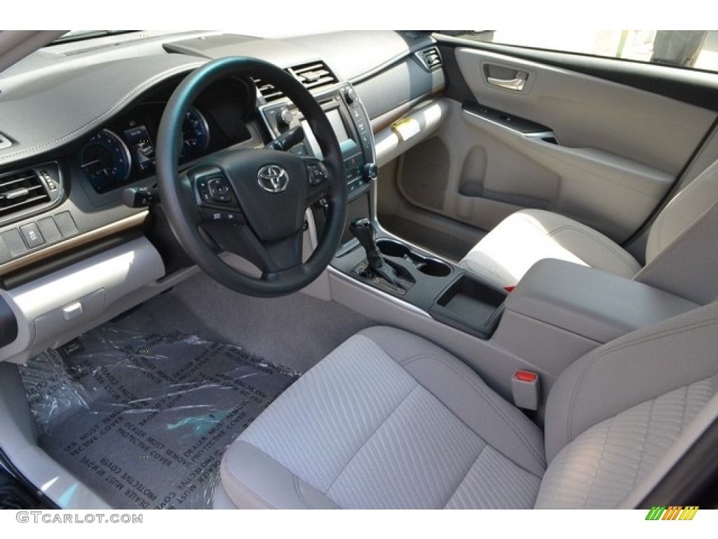Ash Interior 2017 Toyota Camry LE Photo #115127154