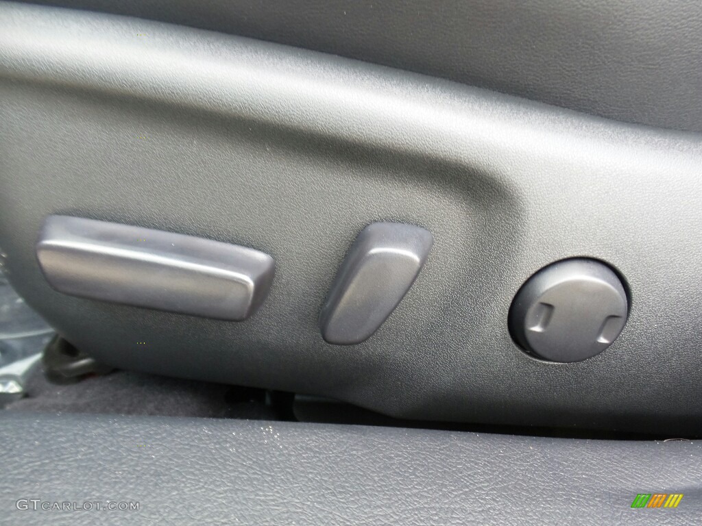 2017 Toyota Camry XSE V6 Controls Photo #115142261