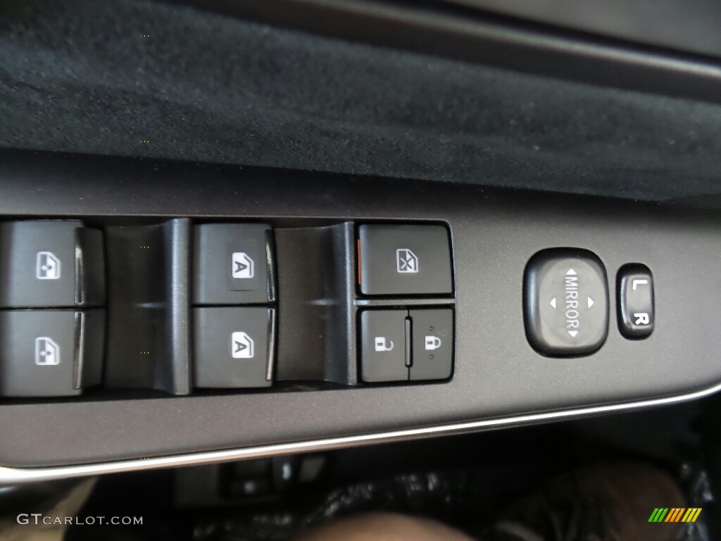 2017 Toyota Camry XSE V6 Controls Photo #115142288