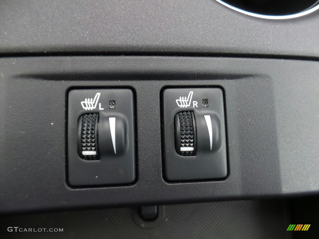 2017 Toyota Camry XSE V6 Controls Photos