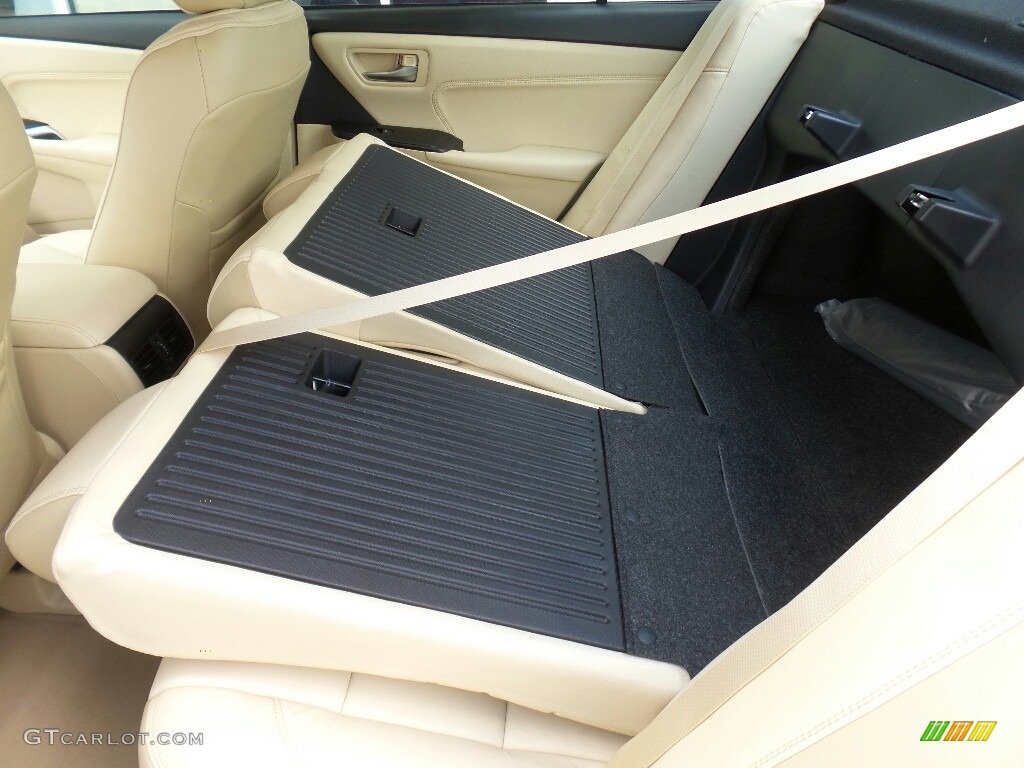 2017 Toyota Camry XLE Rear Seat Photo #115144010