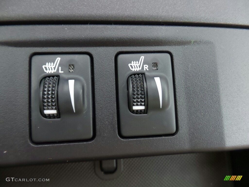 2017 Toyota Camry XLE Controls Photo #115144433