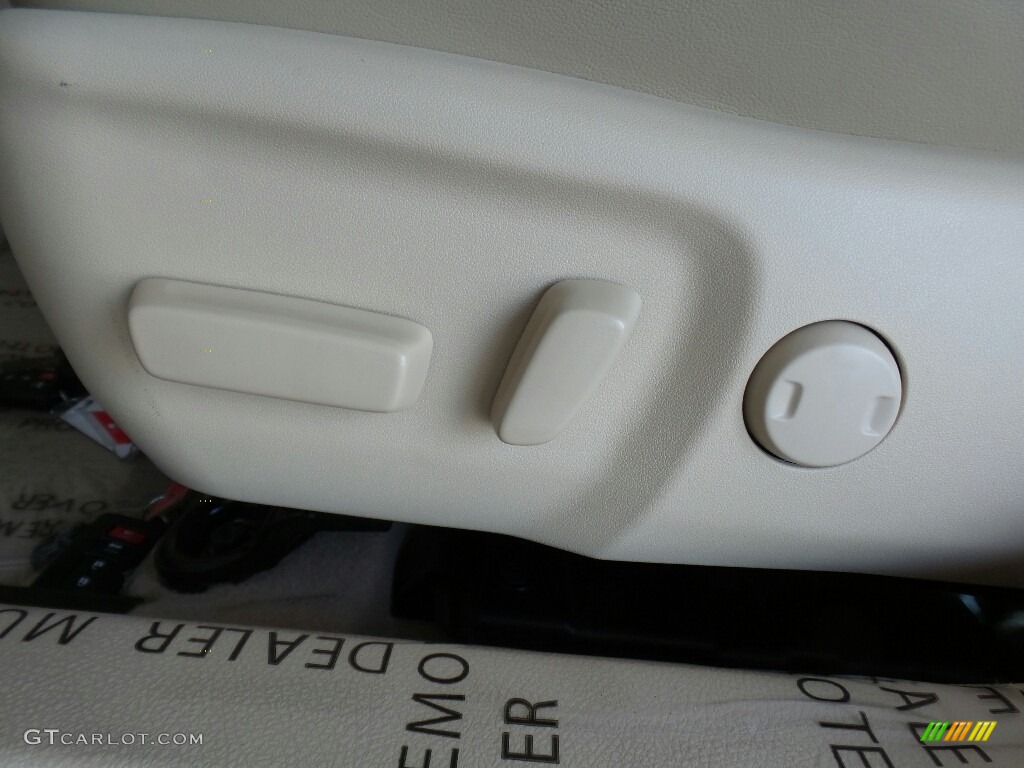 2017 Toyota Camry XLE Controls Photos